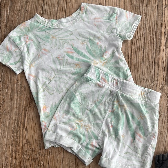 Set of Shorts and Matching Outfit - Picture 3 of 10